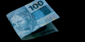 Inadimplência recua, mas dívidas comprometem quase 30% da renda das famílias 15 Inadimplência recua, mas dívidas comprometem quase 30% da renda das famílias