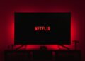 Netflix anuncia corte de mil empregos em meio à desaceleração do crescimento