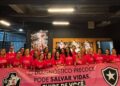 Outubro Rosa: Vasco e Botafogo unem torcidas em ação de conscientização sobre o câncer de mama 23 Outubro Rosa: Vasco e Botafogo unem torcidas em ação de conscientização sobre o câncer de mama